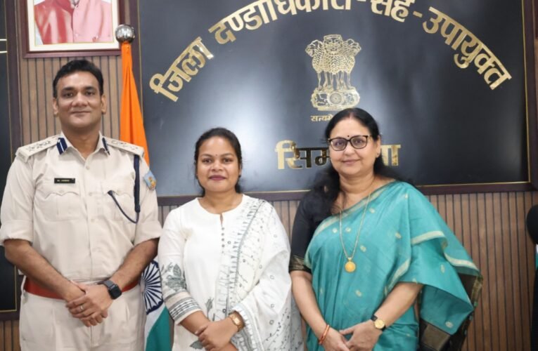 JPSC 2023 में अंकिता मड़की की शानदार सफलता, उपायुक्त ने किया सम्मान