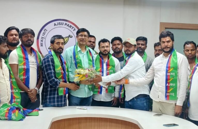 आजसू पार्टी के मिलन समारोह में दर्जनों आदिवासी युवा हुए शामिल, झारखंड के नवनिर्माण का संकल्प
