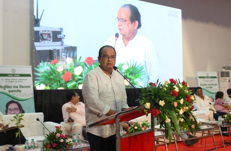 झारखंड में विशेषज्ञ डॉक्टरों की अब तक की सबसे बड़ी बहाली – स्वास्थ्य मंत्री डॉ. इरफान अंसारी ने सौंपे नियुक्ति पत्र, बोले-अब हर जिला बनेगा इलाज का सशक्त केंद्र।