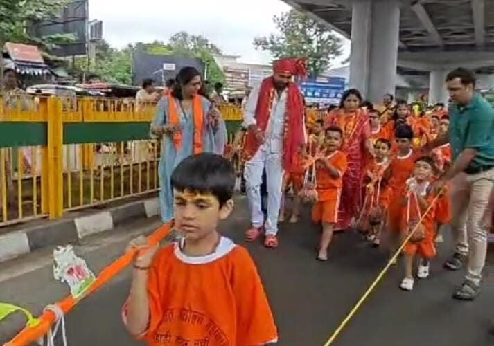 सनातन संस्कृति की झलक लिए बाल कांवड़ यात्रा में उमड़ा आस्था का सैलाब, बच्चों संग माता-पिता भी हुए शामिल।