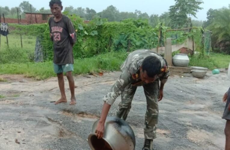 सिमडेगा पुलिस की अवैध शराब के खिलाफ बड़ी कार्रवाई, 560 किलो जावा महुआ और 11 लीटर देशी शराब जब्त