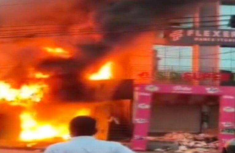 रांची में सहजानंद चौक के पास बिल्डिंग में भीषण आग, दो दुकानें जलकर राख