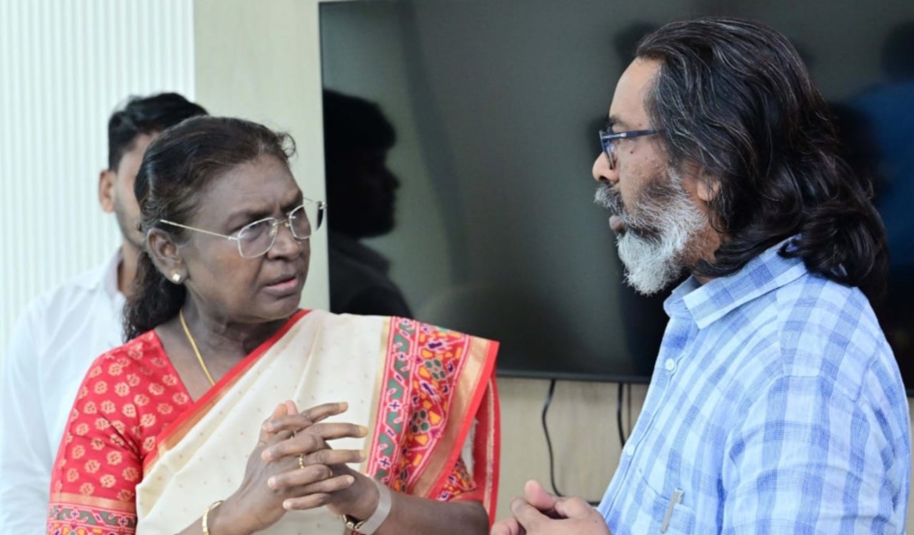 राष्ट्रपति द्रौपदी मुर्मू ने सर गंगाराम अस्पताल में शिबू सोरेन के पार्थिव शरीर को किया नमन 6 20250804 154240