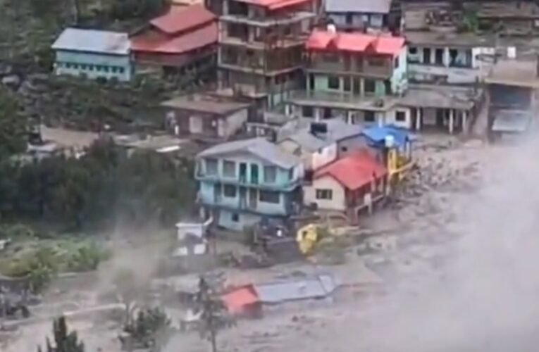 उत्तरकाशी के धराली में बादल फटने से भारी तबाही, नाले में उफान, कई घर क्षतिग्रस्त