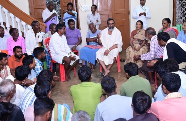 मुख्यमंत्री हेमन्त सोरेन ने नेमरा में ग्रामीणों के साथ की दिशोम गुरु शिबू सोरेन के अंत्येष्टि अनुष्ठान पर चर्चा