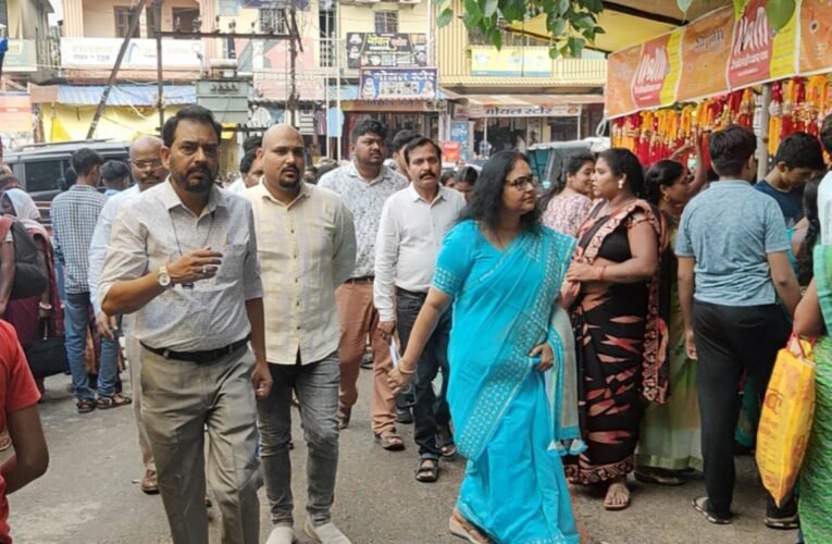 सिमडेगा डीसी कंचन सिंह ने किया शहरी क्षेत्र का निरीक्षण, दिए कड़े निर्देश, अनुपस्थित कर्मियों को शो-कॉज नोटिस