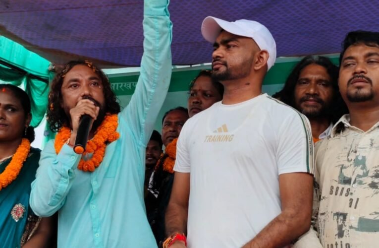 शहादत दिवस पर सोनाहातु में शहीद निर्मल महतो की प्रतिमा का अनावरण, जयराम महतो ने दी श्रद्धांजलि