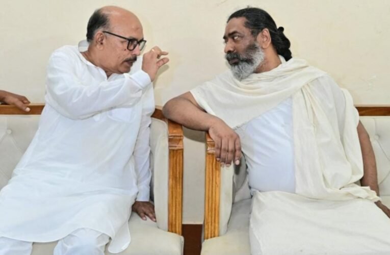झारखंड विधानसभा अध्यक्ष रविन्द्र नाथ महतो ने नेमरा में दिशोम गुरु शिबू सोरेन को दी श्रद्धांजलि, मुख्यमंत्री हेमंत सोरेन से की भेंट