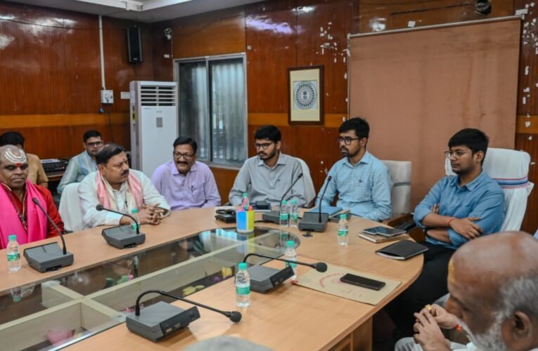 देवघर: भादो मेला 2025 के सफल आयोजन को लेकर उपायुक्त की अध्यक्षता में बैठक