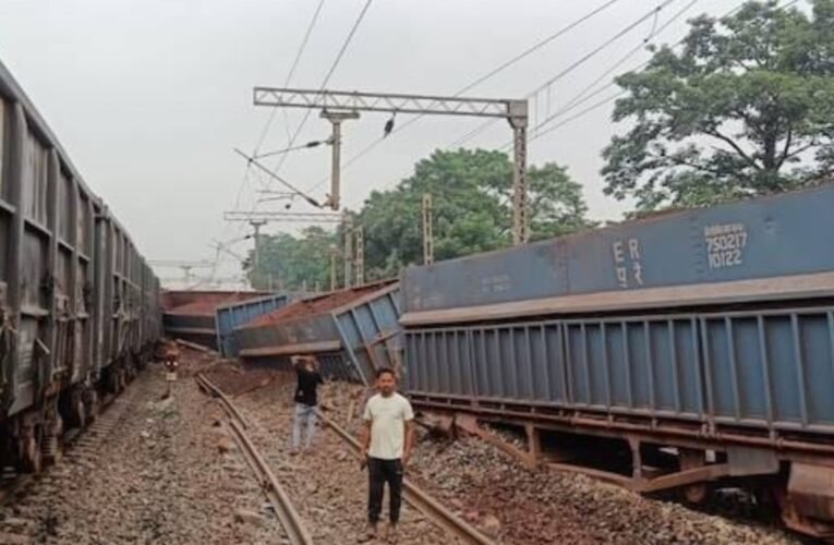 झारखंड के चांडिल में बड़ा रेल हादसा: मालगाड़ी डिरेल, दूसरी ट्रेन से टक्कर