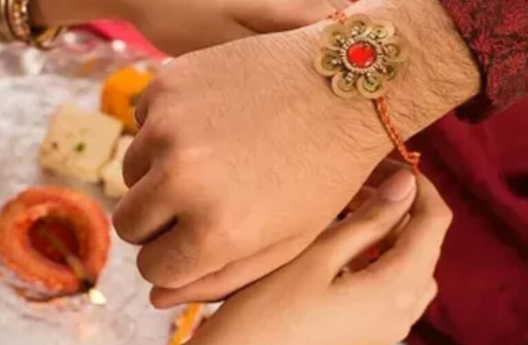 आज देशभर में मनाया जा रहा भाई-बहन के प्यार का पवित्र त्योहार, जानें राखी बांधने का शुभ मुहूर्त
