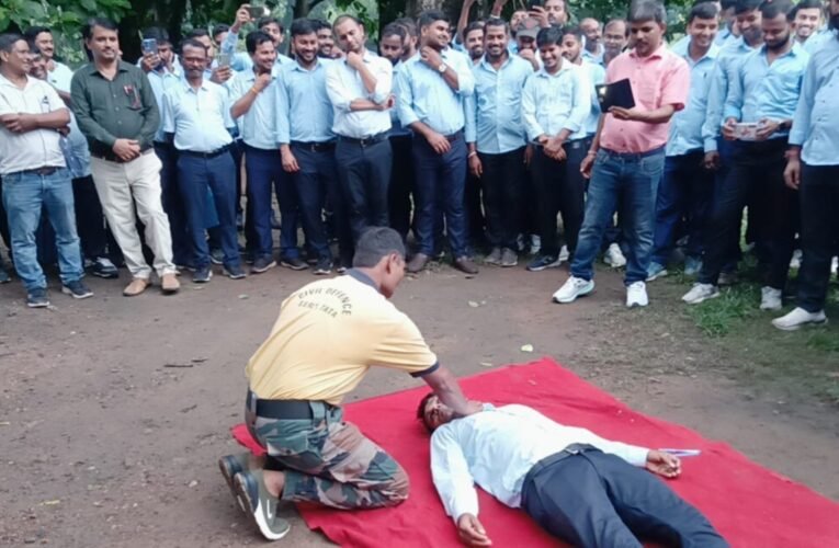 टाटानगर रेल सिविल डिफेंस: नदी-तालाब में डूबने की घटनाओं को रोकने के लिए लोको पायलटों को दिया गया प्रशिक्षण