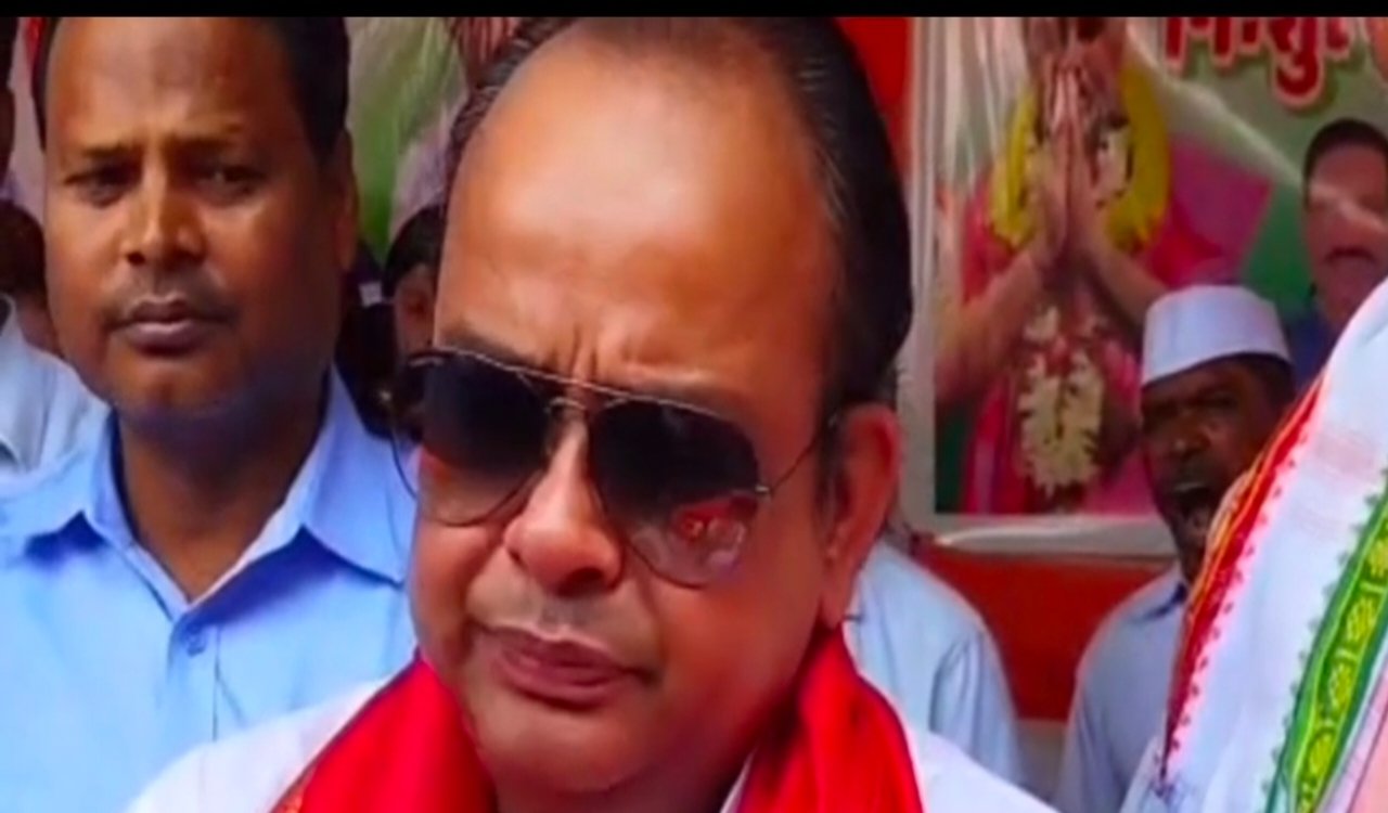 देवघर: इरफान अंसारी का निशिकांत दुबे पर तंज, 'मीडिया में छाने के लिए थाने पहुंचे, पहले से पता था बेलेबल मामला 20250810_181428