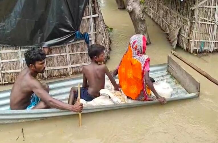 साहिबगंज में गंगा नदी का रौद्र रूप: 1600 घरों में घुसा पानी, स्कूल दो दिन बंद, बाढ़ से हाहाकार