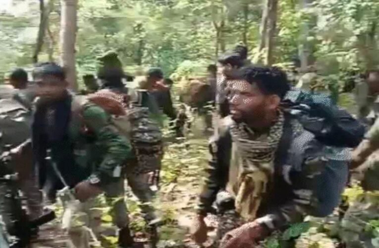 चाईबासा में पुलिस-नक्सली मुठभेड़: एक नक्सली ढेर, एसएलआर राइफल बरामद, सर्च ऑपरेशन जारी