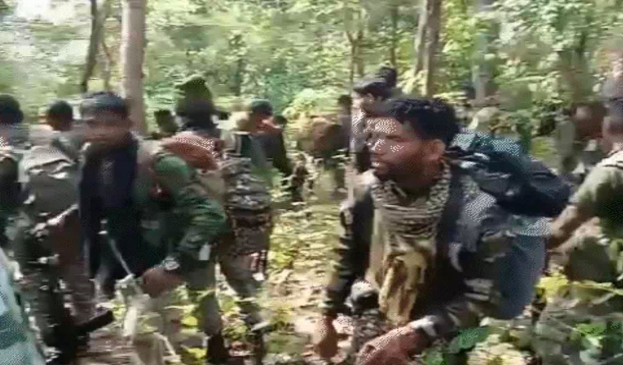 चाईबासा में पुलिस-नक्सली मुठभेड़: एक नक्सली ढेर, एसएलआर राइफल बरामद, सर्च ऑपरेशन जारी 5 20250813 141631