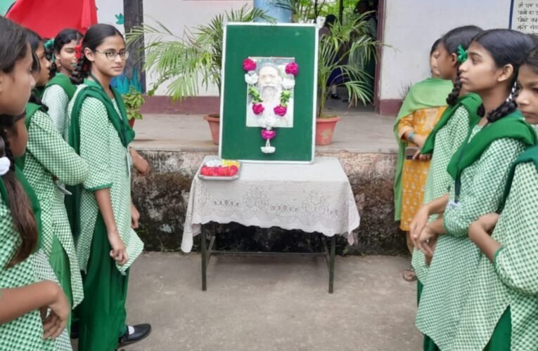 झारखंड के 35,000 सरकारी विद्यालयों में दिशोम गुरु शिबू सोरेन को श्रद्धांजलि, 32 लाख छात्र-छात्राओं ने लिया समाज सेवा का संकल्प