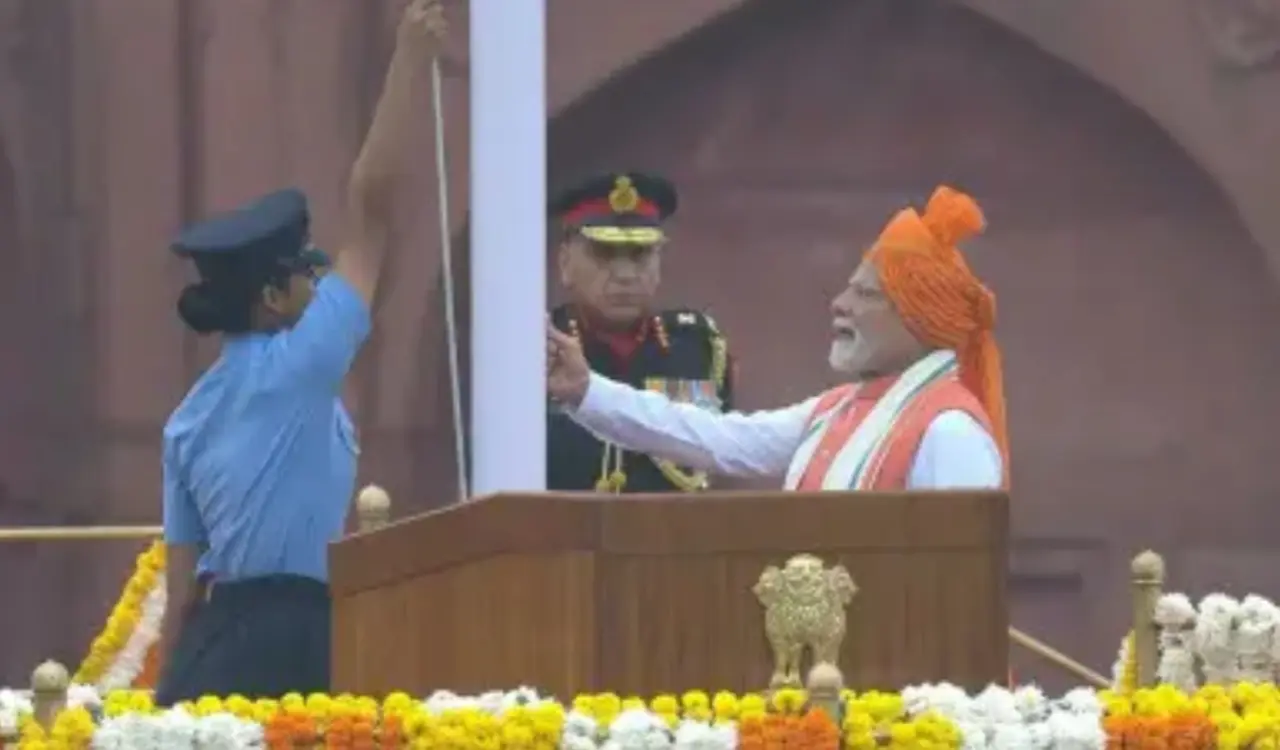 लाल किले से गूंजा देशभक्ति का स्वर, पीएम मोदी ने 79वें स्वतंत्रता दिवस पर दिए ये 15 बड़े संदेश 20250815_160200