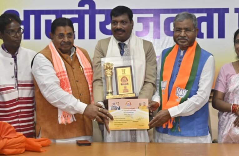 झारखंड के आनंद विजय लकड़ा को राष्ट्रीय स्तर पर स्टार्टअप यूथ अवार्ड 2.0 में प्रथम सम्मान