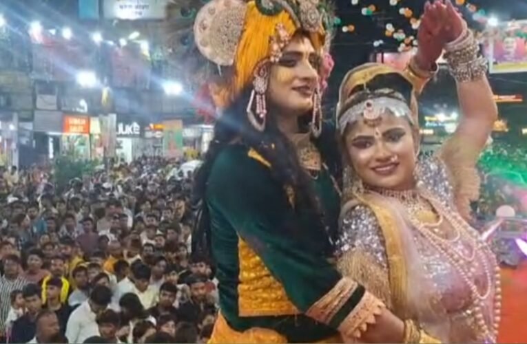 श्री कृष्ण जन्माष्टमी पर समुद्र मंथन की भव्य झांकी, उमड़ा भक्तों का सैलाब