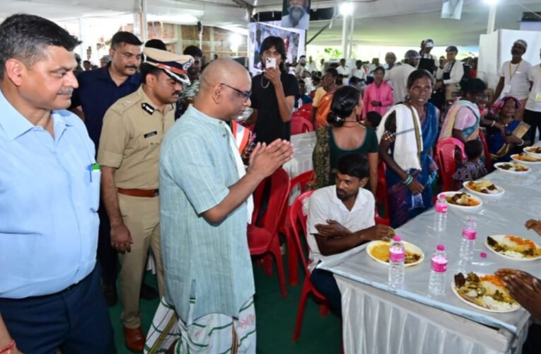 नेमरा में स्मृति शेष दिशोम गुरु शिबू सोरेन के संस्कार भोज में उमड़ी लाखों की भीड़, बाबा को दी भावपूर्ण श्रद्धांजलि