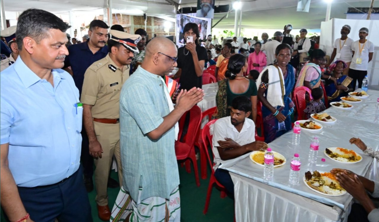 नेमरा में स्मृति शेष दिशोम गुरु शिबू सोरेन के संस्कार भोज में उमड़ी लाखों की भीड़, बाबा को दी भावपूर्ण श्रद्धांजलि 20250816_200934