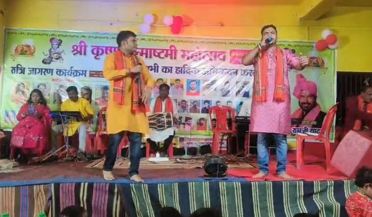 सिमडेगा में श्रीकृष्ण जन्माष्टमी की धूम, भक्ति रस में डूबा शहर और गांव 3 20250817 130512