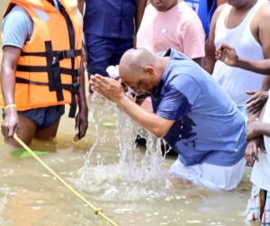रजरप्पा में दिशोम गुरु शिबू सोरेन की अस्थियों का विसर्जन, CM हेमंत ने लिखा— “प्रकृति का लाल, प्रकृति में समा गया। 5 20250817 144124