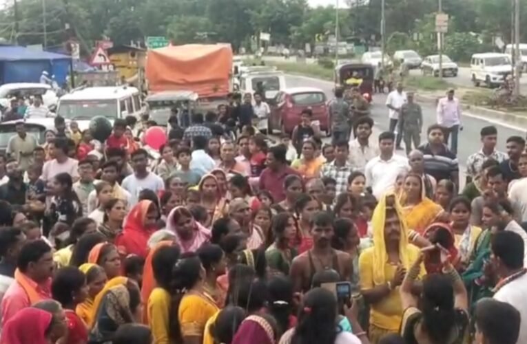 बुंडू में धूमधाम से मनाया गया मनसा पूजा पर्व, सांपों की पूजा के साथ दिखा अनूठा उत्साह