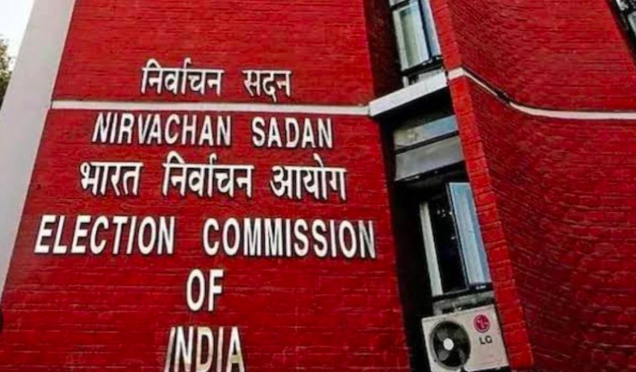 बिहार: निर्वाचन आयोग ने जारी की 65 लाख हटाए गए वोटरों की सूची, विपक्ष के आरोपों का जवाब 4 20250818 123029