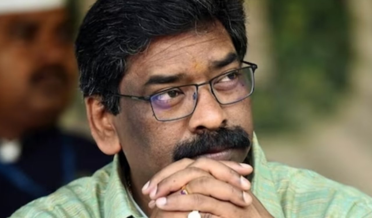 मुख्यमंत्री हेमंत सोरेन को मिला स्कूली शिक्षा एवं साक्षरता विभाग और निबंधन विभाग का अतिरिक्त प्रभार, अधिसूचना जारी 3 20250818 195515