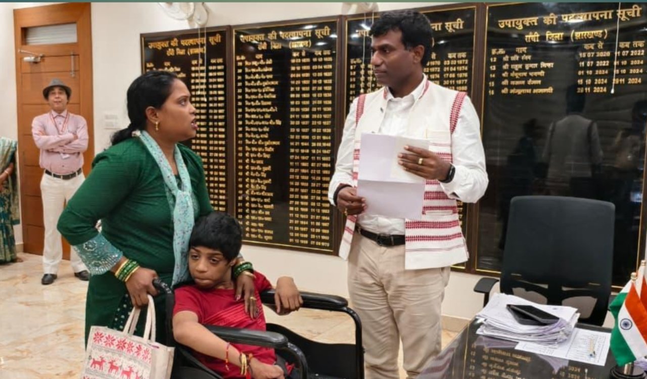 उपायुक्त मंजूनाथ भजन्त्री के जनता दरबार में फरियादियों को मिला त्वरित समाधान 3 20250818 212434