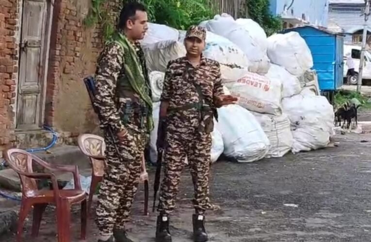 साहिबगंज में ईडी की छापेमारी: कबाड़ी कारोबारी नवीन कुमार दास के घर पर कार्रवाई, CRPF जवान तैनात