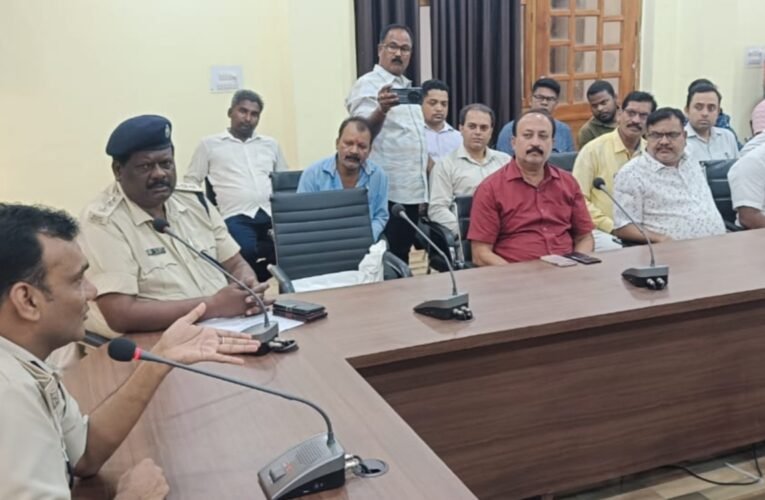 सिमडेगा में ट्रैफिक व्यवस्था को दुरुस्त करने के लिए प्रशासन सख्त, नियम तोड़ने वालों पर होगी कार्रवाई