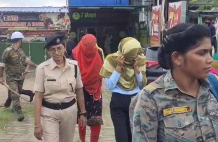 हजारीबाग में NH 33 बायपास पर अवैध धंधों का भंडाफोड़, 6 होटल सील, 23 युवक-युवतियां हिरासत में