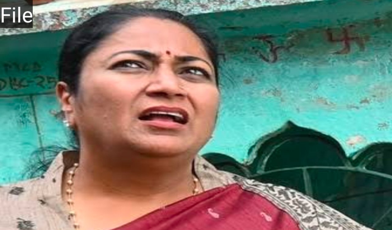 दिल्ली की मुख्यमंत्री रेखा गुप्ता पर जनसुनवाई के दौरान हमला, पुलिस ने शुरू की जांच 20250820_105517