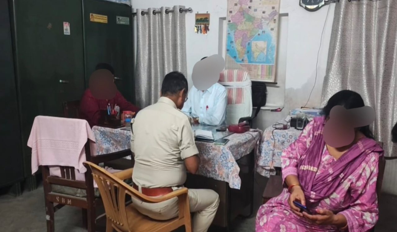 शिक्षक अश्लील बातें करते हैं! वीडियो कॉल पर आपत्तिजनक मांगें करते हैं! और होटल चलने के लिए मजबूर करते हैं! रांची के एक शिक्षक पर लगा गंभीर आरोप 2 20250820 152343