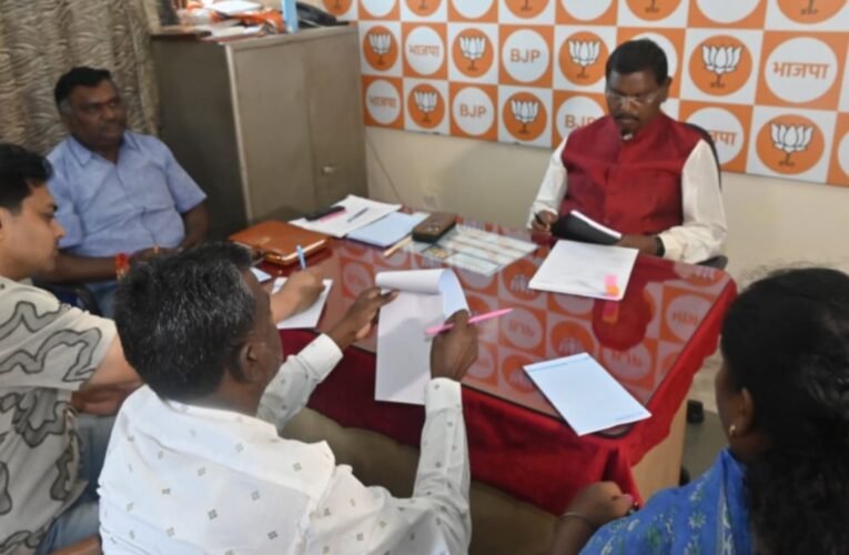 सूर्या हांसदा एनकाउंटर मामले में भाजपा की जांच टीम की बैठक, अर्जुन मुंडा ने कहा- भ्रष्टाचार के खिलाफ आवाज उठाने की कीमत चुकाई सूर्या ने