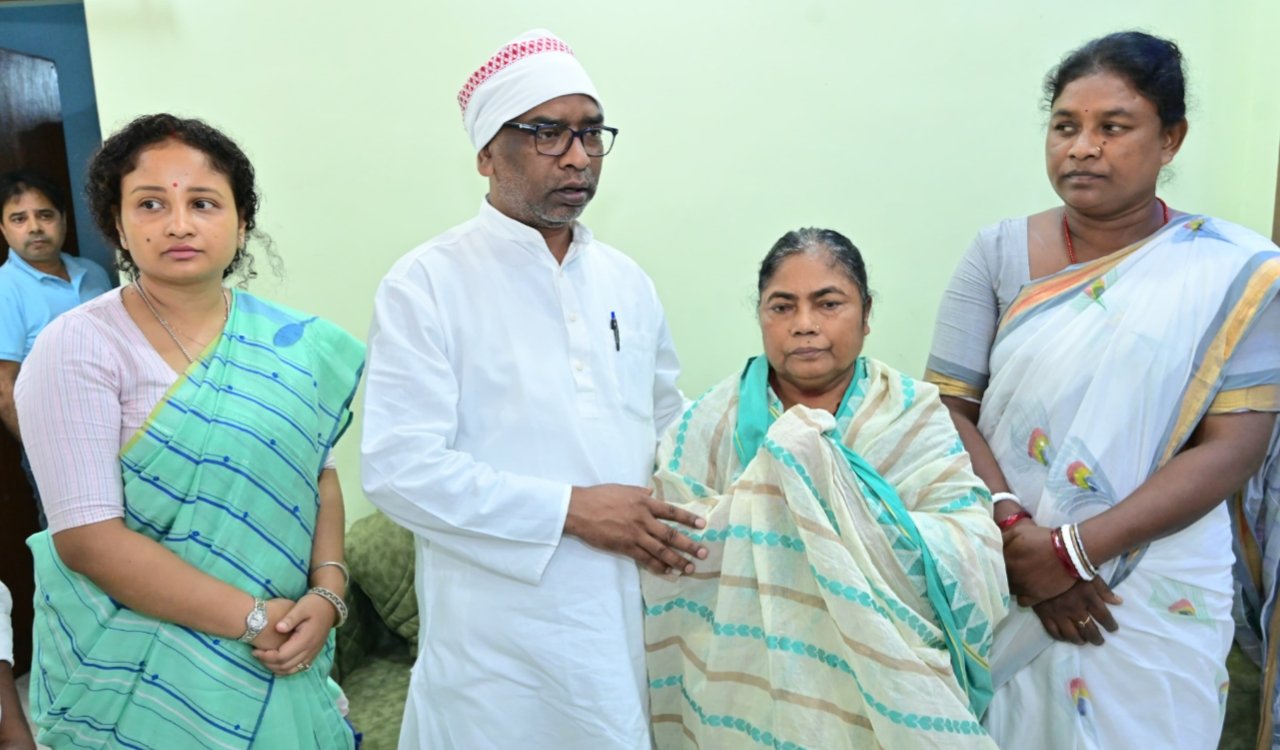 मुख्यमंत्री हेमन्त सोरेन ने दी रामदास सोरेन को भावभीनी श्रद्धांजलि, कहा- उनकी कमी अपूरणीय क्षति 2 20250820 185945