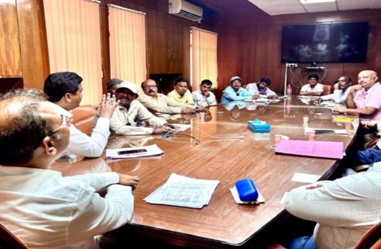 एचईसी मजदूर आंदोलन का ऐतिहासिक समापन: खिजरी विधायक राजेश कच्छप के नेतृत्व में प्रबंधन ने मानी सभी मांगें