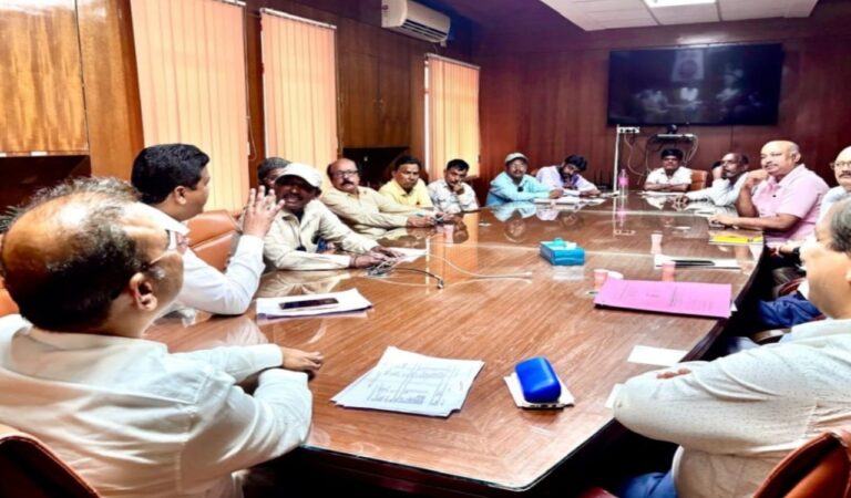 एचईसी मजदूर आंदोलन का ऐतिहासिक समापन: खिजरी विधायक राजेश कच्छप के नेतृत्व में प्रबंधन ने मानी सभी मांगें