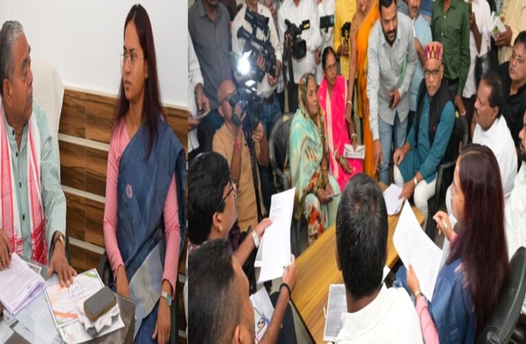 ए हुजूर ! हमारा बिल डेढ़ लाख का आ गया , बचाइये  बिजली बिल की शिकायतों से भर गया कृषि मंत्री शिल्पी नेहा तिर्की का जनता दरबार 