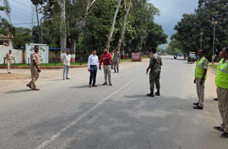 सिमडेगा में सड़क सुरक्षा जागरूकता के तहत वाहन चेकिंग अभियान: 32 वाहनों से वसूला 89,650 रुपये का जुर्माना