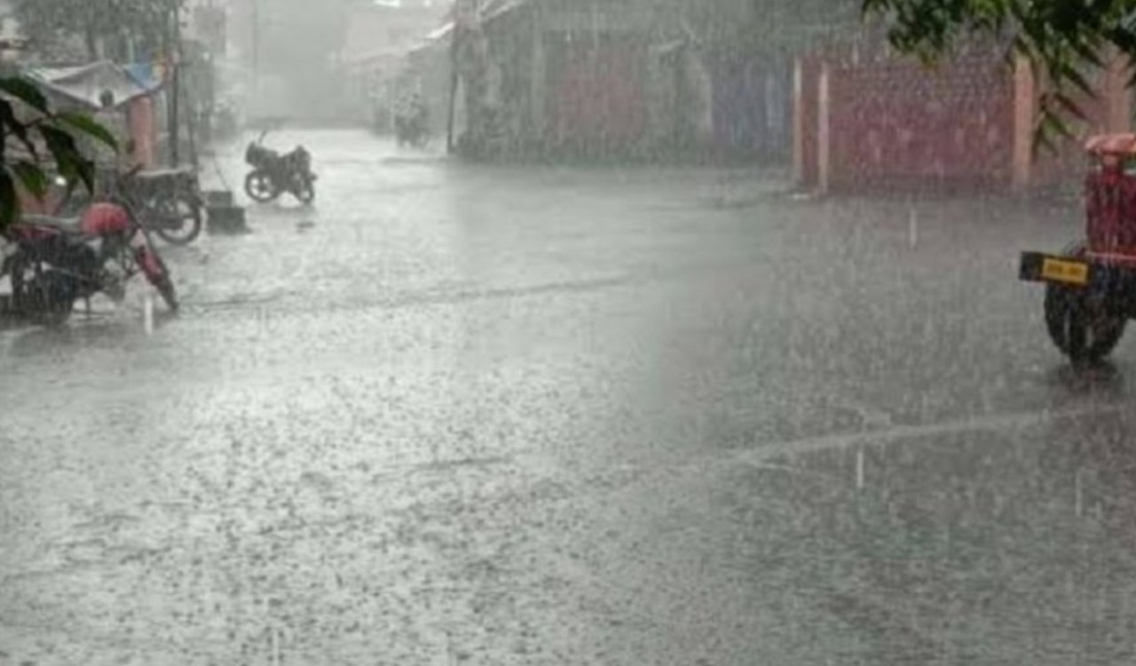 झारखंड में आज का मौसम: रांची सहित कई जिलों में बारिश का अलर्ट, मौसम विभाग ने जारी किया अलर्ट, रहे सावधान 7 20250822 071819
