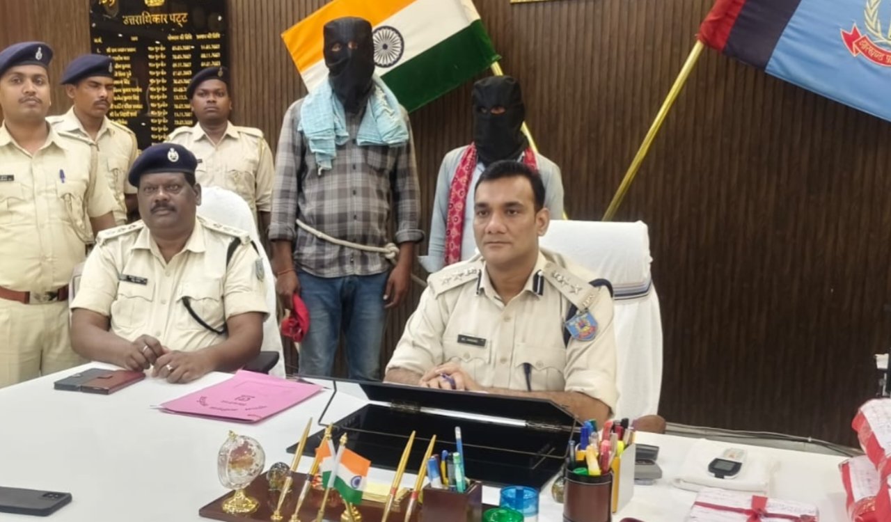 सिमडेगा पुलिस की बड़ी कामयाबी: ओडिशा से बिहार ले जाए जा रहे 12.3 किलो गांजा के साथ दो तस्कर गिरफ्तार 6 20250822 180143