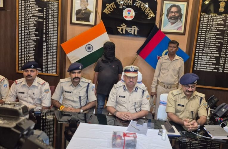 रांची पुलिस ने 8 घंटे में सुलझाया लुम्बा उरांव हत्याकांड, पत्नी ने रची थी साजिश, दो आरोपी गिरफ्तार