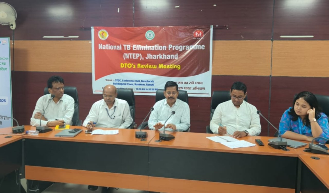 झारखंड में राष्ट्रीय यक्ष्मा उन्मूलन कार्यक्रम की समीक्षा बैठक: टीबी मुक्त पंचायत के लिए मुखिया की भागीदारी पर जोर 20250822_221008