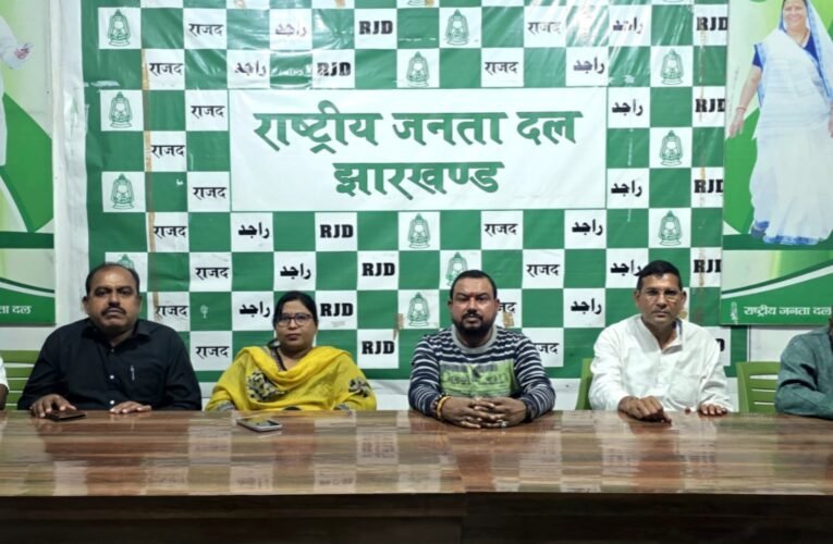 तेजस्वी यादव पर FIR को राजद ने बताया कायरतापूर्ण, मोदी-नीतीश पर साधा निशाना