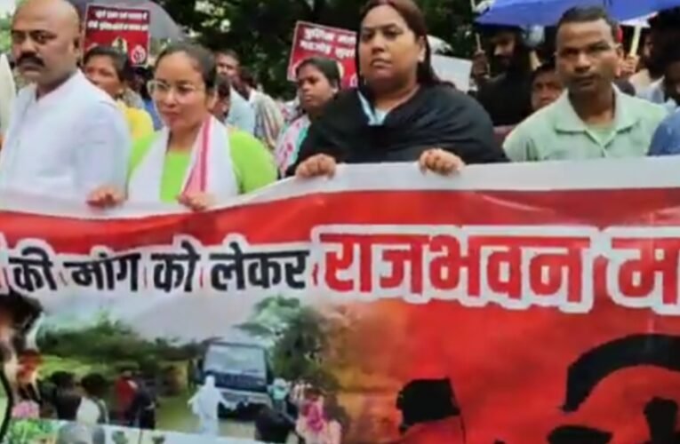 सूर्या हांसदा एनकाउंटर मामले में आदिवासी संगठनों का आक्रोश मार्च, सीबीआई जांच की मांग