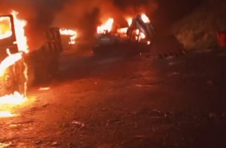 हजारीबाग में टीपीसी उग्रवादियों का तांडव: सीसीएल की तापीन नॉर्थ परियोजना पर हमला, 6 वाहनों में लगाई आग, ऑपरेटरों से मारपीट